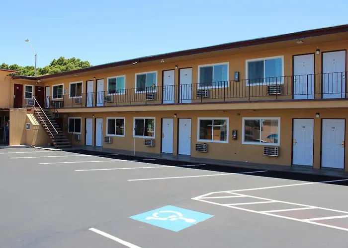 Rodeway Downtown 4*