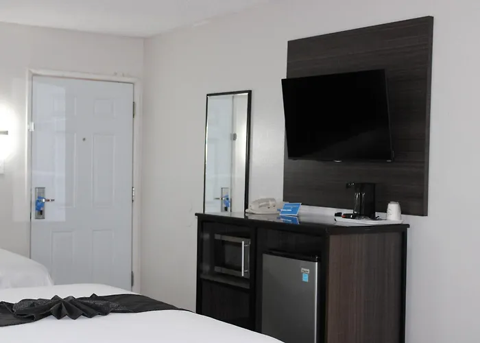 Rodeway Downtown 4*